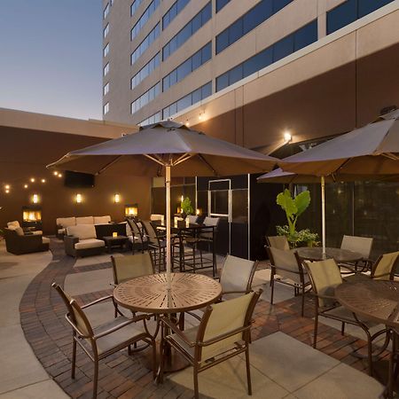 Hilton Suites Chicago/Oakbrook Terrace Bagian luar foto